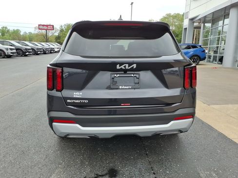 Certified 2026 Kia Sorento LX FWD image 5