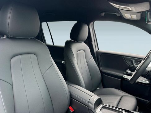 Used 2025 Mercedes-Benz EQB 250+ image 33