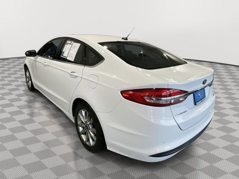 Used 2017 Ford Fusion SE w/ Fusion SE Technology Package FWD image 13