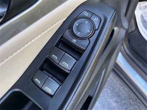 Used 2023 Chevrolet Traverse LT image 27