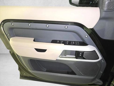 Used 2024 Land Rover Defender 110 X-Dynamic SE image 28