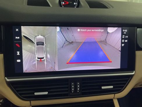 Used 2023 Porsche Cayenne Platinum Edition image 31