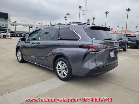 Used 2025 Toyota Sienna XLE w/ XLE Plus Package AWD/4WD image 6
