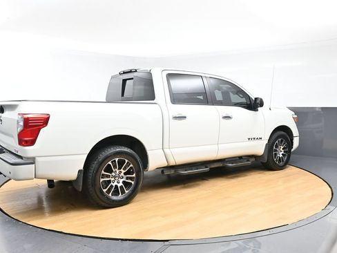 Used 2021 Nissan Titan SV w/ SV Convenience Package RWD image 6