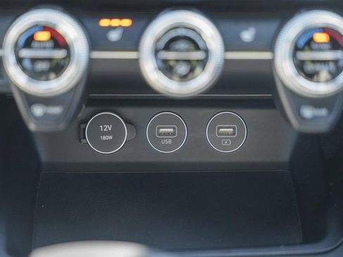 Used 2023 Genesis G70 2.0T image 22