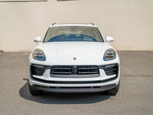 Certified 2025 Porsche Macan image 6