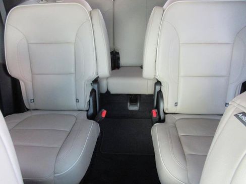 Certified 2023 Chevrolet Traverse Premier FWD image 38