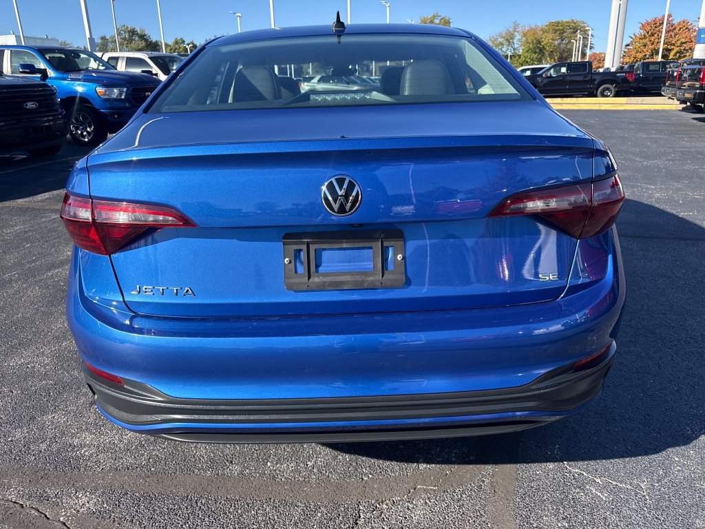 Used 2024 Volkswagen Jetta SE FWD image 8