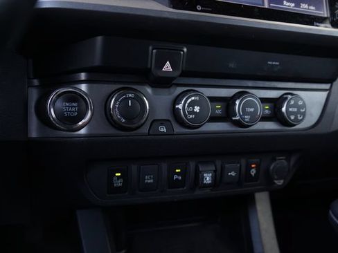 Used 2020 Toyota Tacoma TRD Off-Road w/ Technology Package AWD/4WD image 22