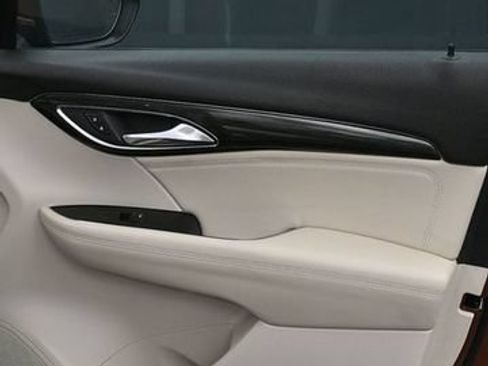 Used 2022 Buick Envision Essence w/ Safety Package FWD image 12