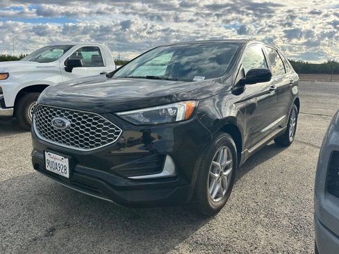 Used 2023 Ford Edge SEL image 2