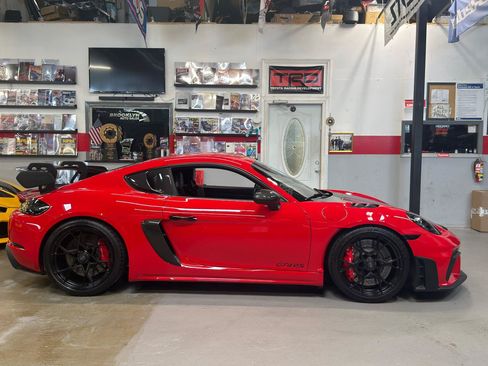 Used 2023 Porsche 718 Cayman GT4 RS RWD image 5