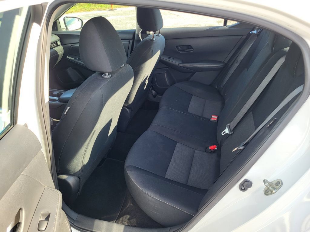 Used 2024 Nissan Sentra SV FWD image 11