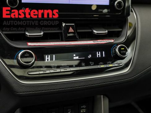 Used 2022 Toyota Corolla Cross XLE w/ Convenience Package image 19