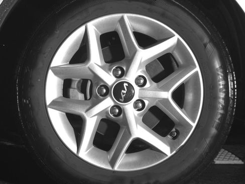 Used 2025 Kia Soul LX w/ LX Technology Package image 12