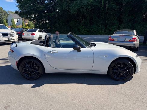 Used 2016 MAZDA MX-5 Miata Club RWD image 4