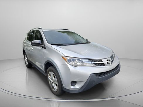 Used 2015 Toyota RAV4 LE FWD image 5