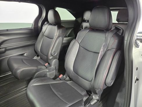 Used 2025 Toyota Sienna XSE AWD/4WD image 16