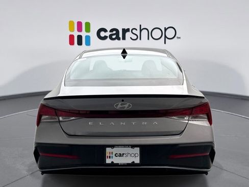 Used 2025 Hyundai Elantra Sport image 4