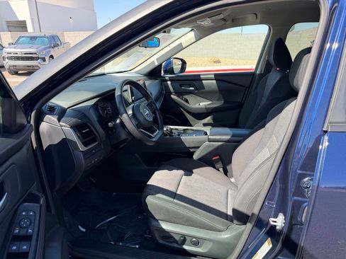 Used 2024 Nissan Rogue SV FWD image 11