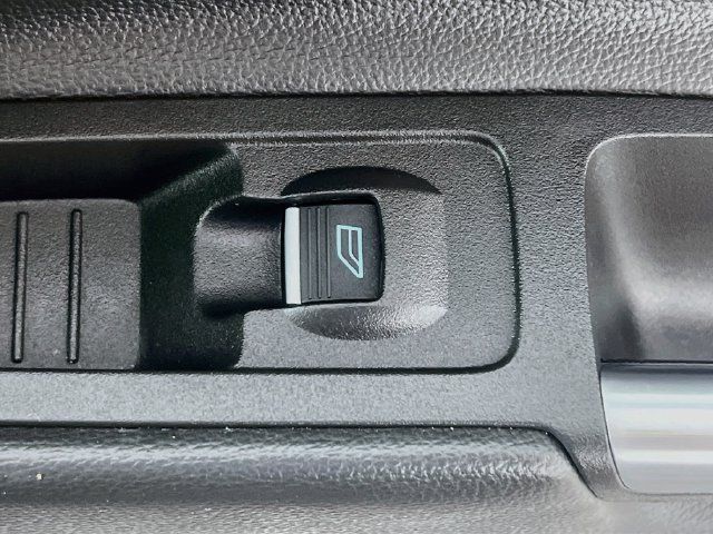 Used 2018 Ford Escape Titanium w/ Ford Safe & Smart Package FWD image 32