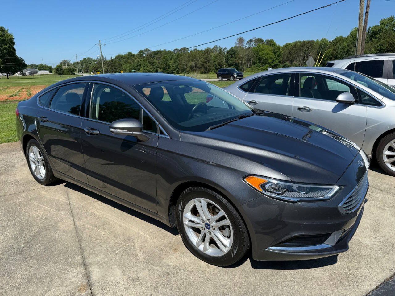 Used 2018 Ford Fusion SE w/ Fusion SE Technology Package FWD image 5