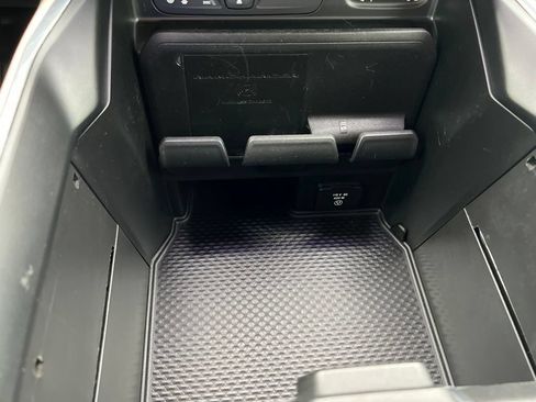 Used 2019 RAM 1500 Laramie AWD/4WD image 19