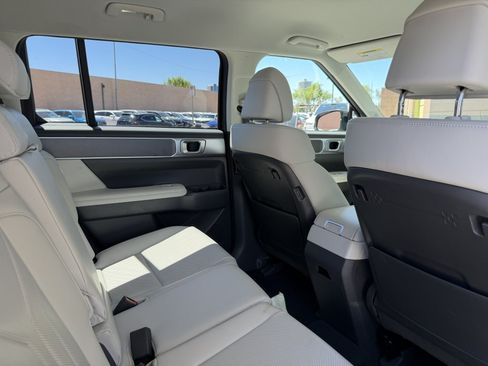 Used 2025 Hyundai Santa Fe SEL FWD image 37