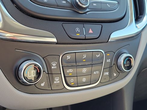 Used 2024 Chevrolet Equinox LT FWD image 25