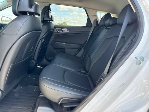 Used 2025 Kia Sportage EX FWD image 9