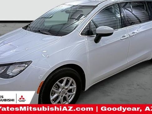 Used 2022 Chrysler Voyager LX image 1