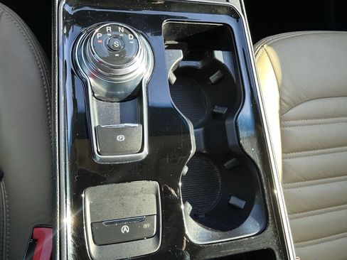 Used 2019 Ford Edge SE image 17