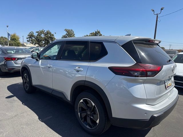 Used 2025 Nissan Rogue SV AWD/4WD image 3