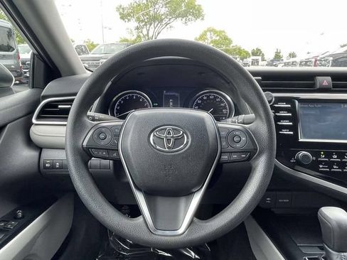 Used 2018 Toyota Camry LE w/ Convenience Package FWD image 8