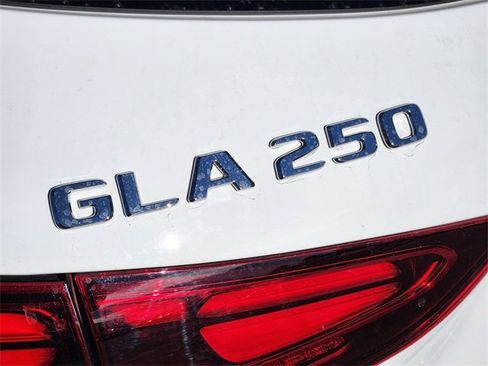 Certified 2025 Mercedes-Benz GLA 250 4MATIC image 16
