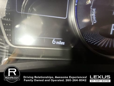 Used 2024 Lexus UX 250h AWD w/ Premium Package image 8