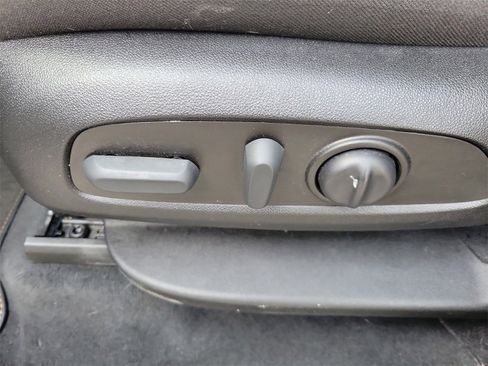 Used 2023 Chevrolet Traverse LT image 18