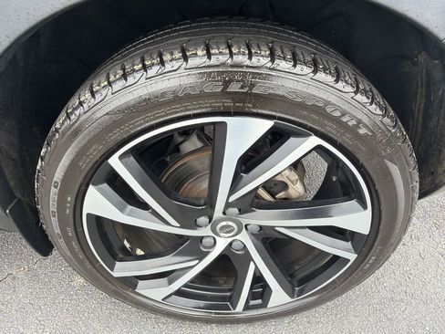 Used 2022 Volvo XC40 T5 R-Design w/ Advanced Package image 20