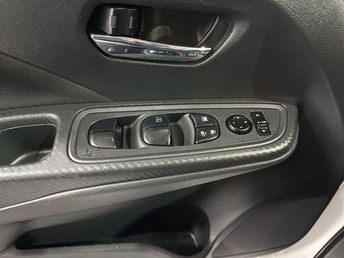 Used 2021 Nissan Versa SV image 14