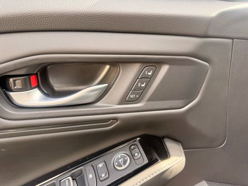 Used 2025 Honda Accord Touring image 12