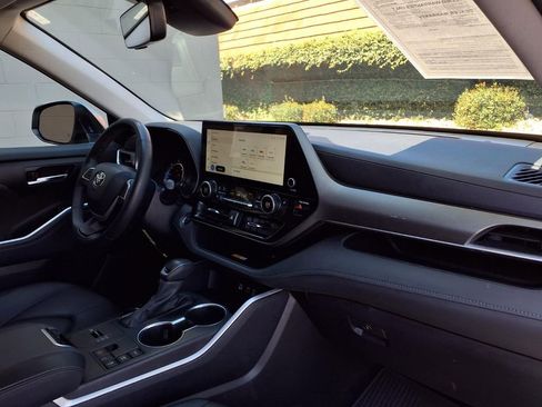 Certified 2025 Toyota Highlander XLE AWD/4WD image 24