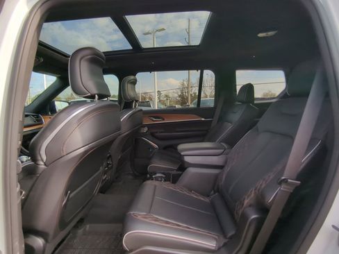 Used 2022 Jeep Grand Cherokee L Summit AWD/4WD image 11
