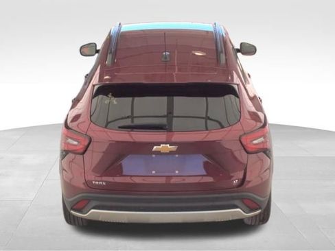 Used 2025 Chevrolet Trax LT w/ LT Convenience Package image 7