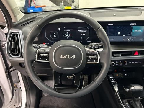 Used 2025 Kia Sorento SX AWD/4WD image 17