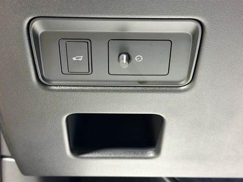 New 2026 Land Rover Discovery Limited Edition image 34