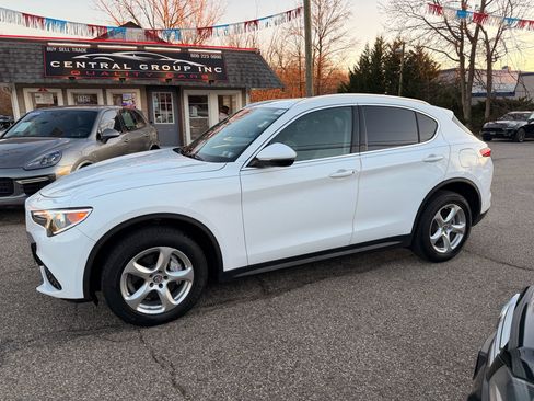 Used 2019 Alfa Romeo Stelvio AWD image 3