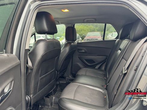 Used 2019 Chevrolet Trax LT w/ LT Convenience Package image 25