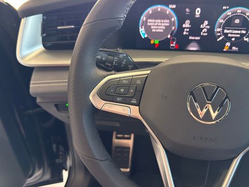 New 2026 Volkswagen Tiguan SE R-Line FWD image 18