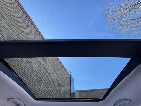 Used 2025 Kia Sorento S w/ Panoramic Sunroof Package image 19