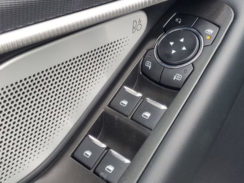 Used 2025 Ford Explorer ST image 12